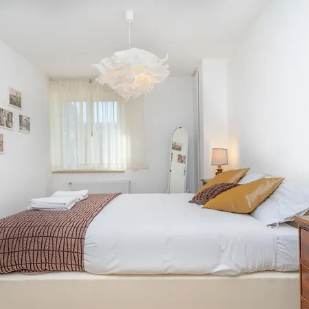 Guesthost - Relax & Spacious X6 Apartment Udine