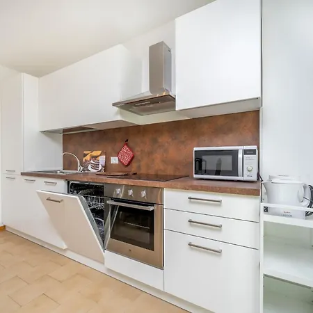 Guesthost - Relax & Spacious X6