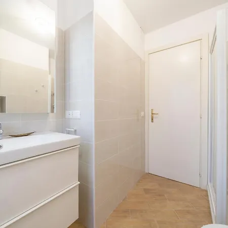 Guesthost - Relax & Spacious X6 Apartment Udine