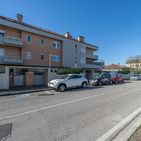 Guesthost - Relax & Spacious X6 Apartment Udine
